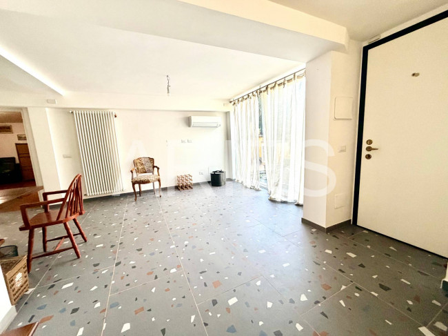 VILLA QUADRIFAMILIARE in vendita a Roma