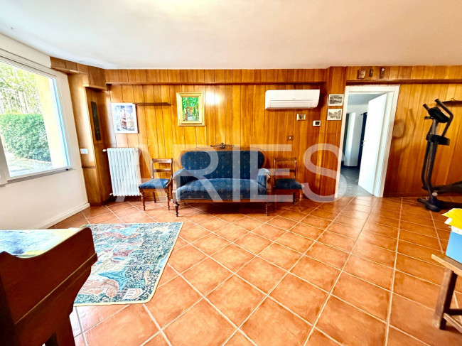 VILLA QUADRIFAMILIARE in vendita a Roma