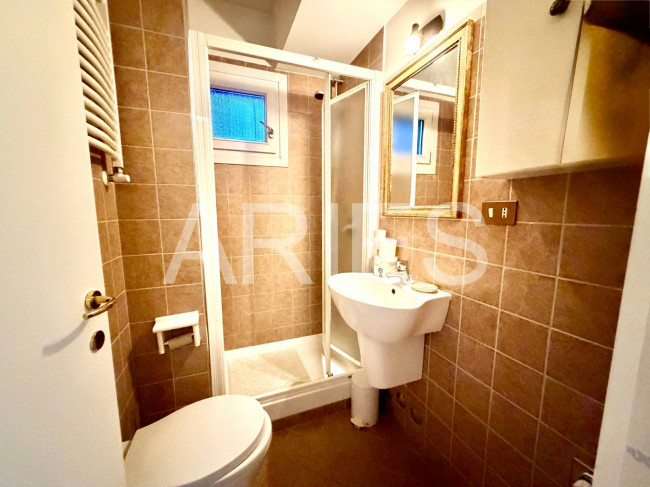 VILLA QUADRIFAMILIARE in vendita a Roma