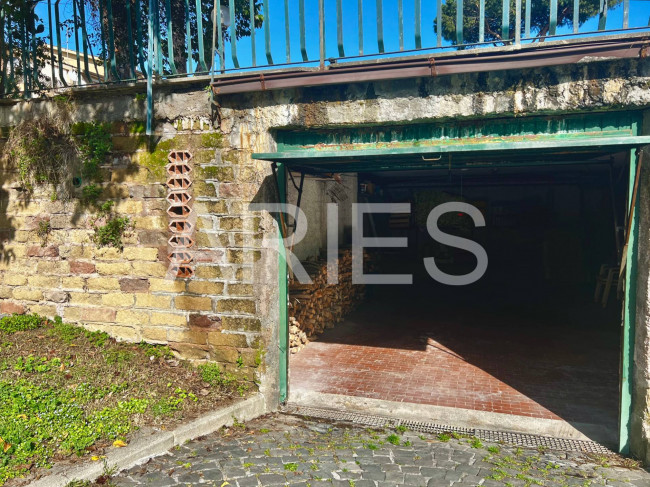 Box o garage in vendita a Roma