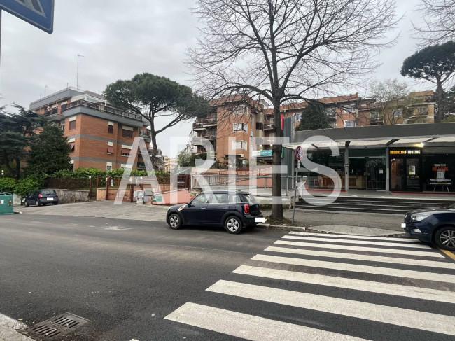 Box o garage in vendita a Roma