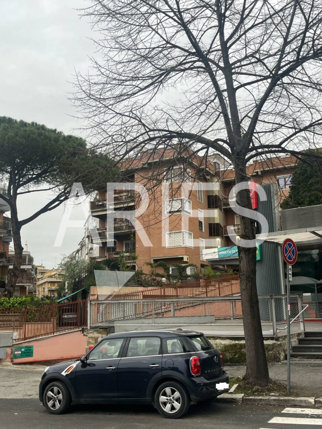 Box o garage in vendita a Roma