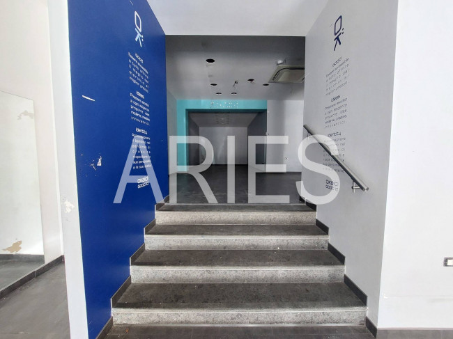 Locale commerciale in affitto a Roma