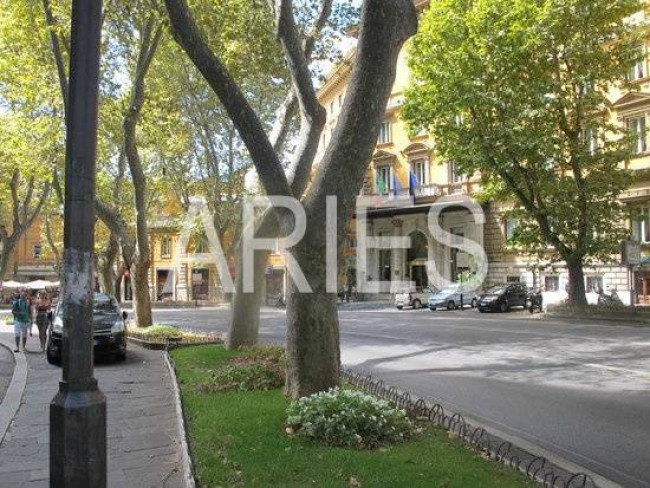 Locale commerciale in vendita a Roma