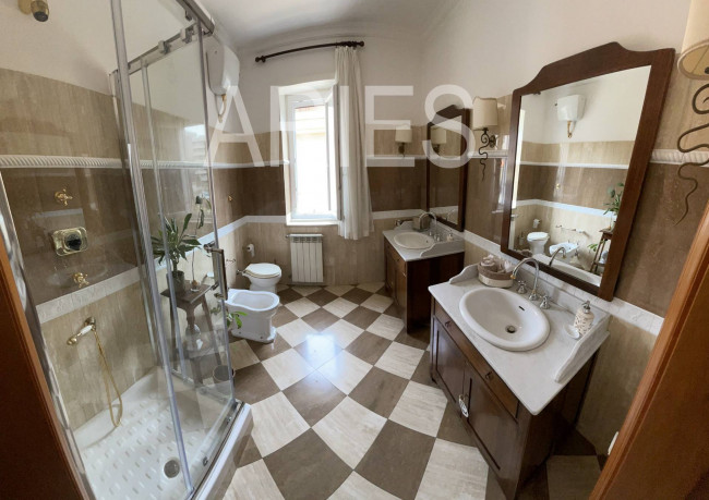 Villetta bifamiliare in vendita a Roma