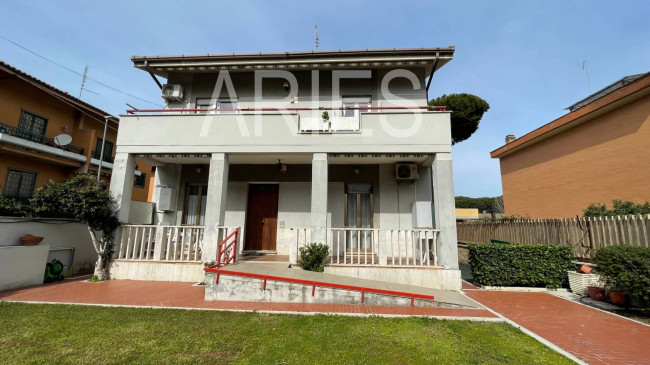 Villetta bifamiliare in vendita a Roma