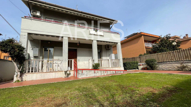 Villetta bifamiliare in vendita a Roma