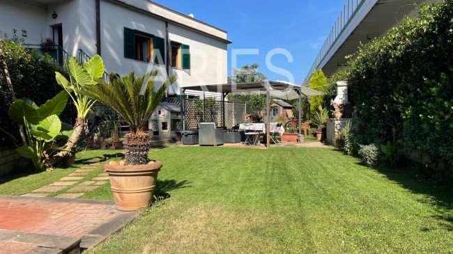 Villetta bifamiliare in vendita a Fiumicino