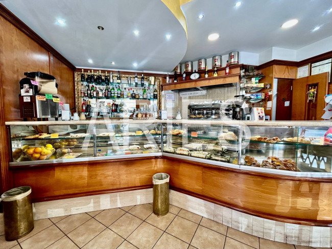 Locale commerciale in vendita a Roma