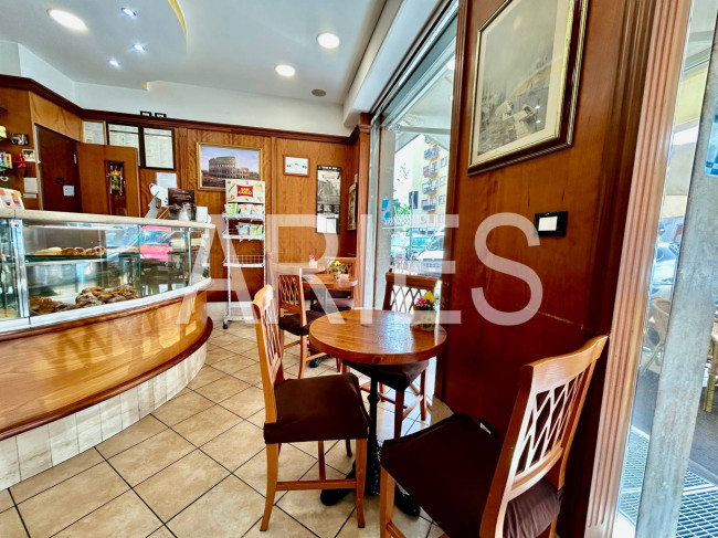 Locale commerciale in vendita a Roma