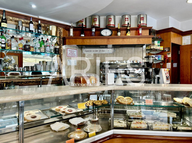 Locale commerciale in vendita a Roma