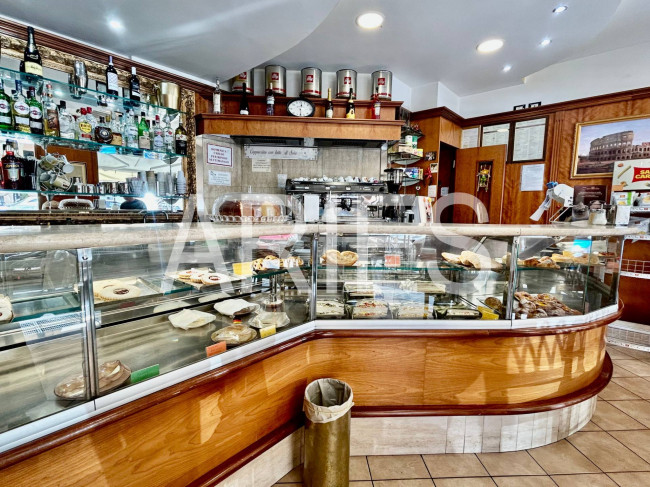 Locale commerciale in vendita a Roma