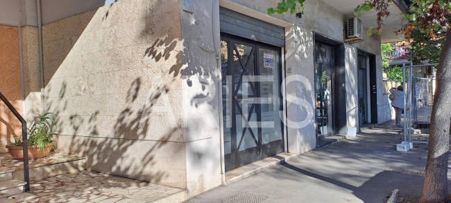 Locale commerciale in affitto a Roma