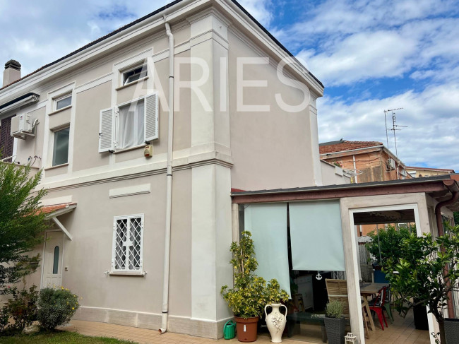 Villetta bifamiliare in vendita a Fiumicino