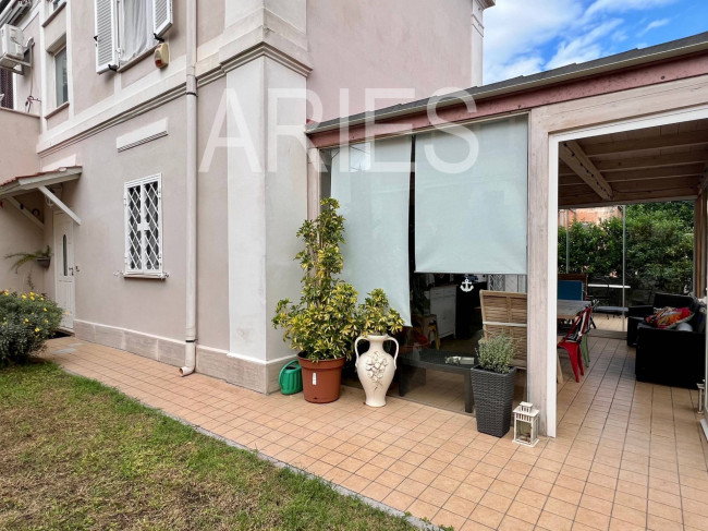 Villetta bifamiliare in vendita a Fiumicino