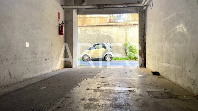 Box o garage in vendita a Roma
