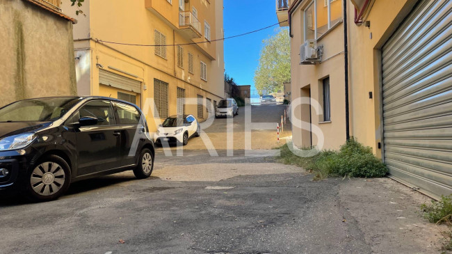 Box o garage in vendita a Roma