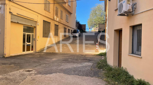 Box o garage in vendita a Roma