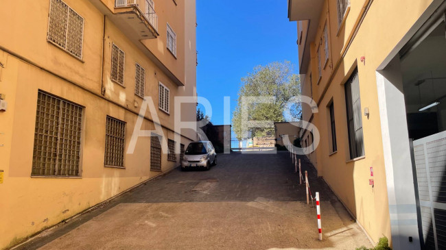 Box o garage in vendita a Roma