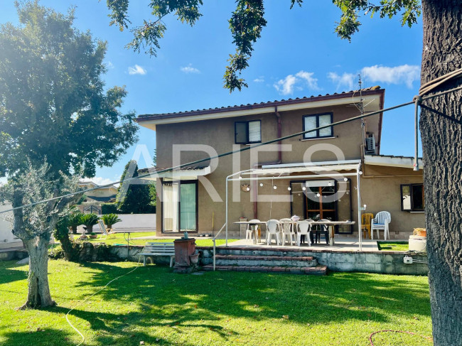 Villetta bifamiliare in vendita a Roma