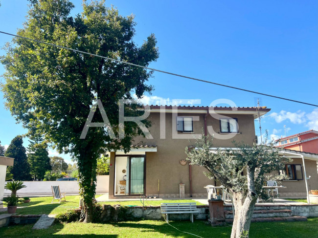 Villetta bifamiliare in vendita a Roma