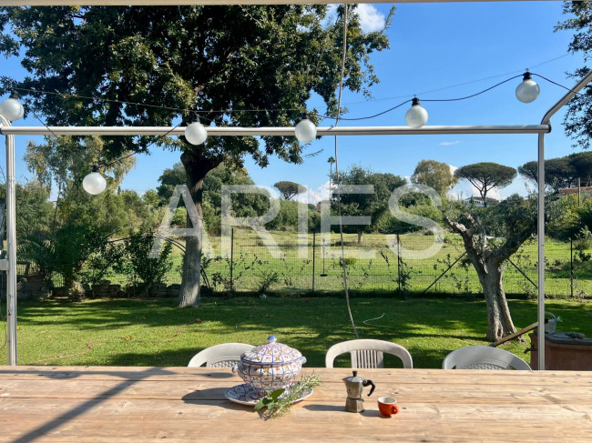 Villetta bifamiliare in vendita a Roma