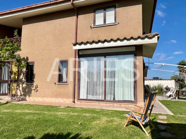 Villetta bifamiliare in vendita a Roma