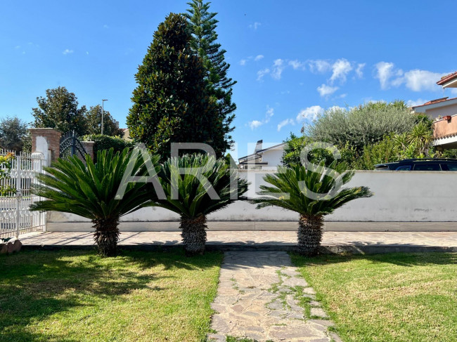 Villetta bifamiliare in vendita a Roma