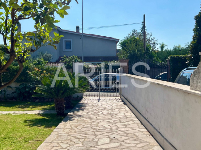 Villetta bifamiliare in vendita a Roma