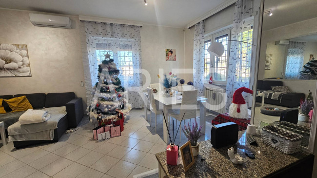 Villetta bifamiliare in vendita a Roma