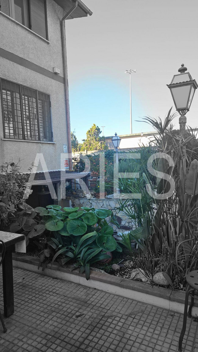 Villetta bifamiliare in vendita a Roma