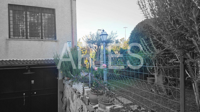 Villetta bifamiliare in vendita a Roma