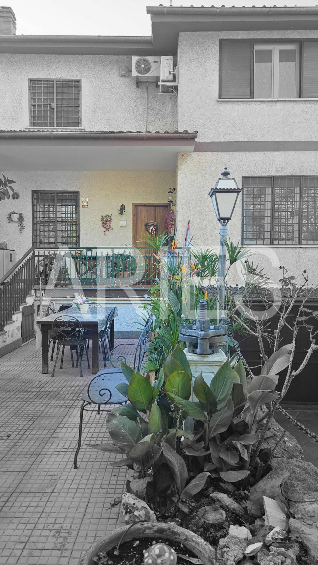 Villetta bifamiliare in vendita a Roma