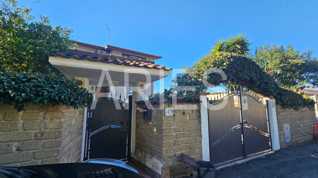 Villetta bifamiliare in vendita a Roma