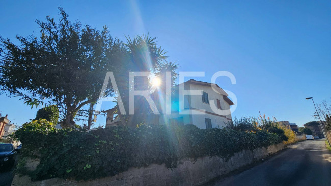 Villetta bifamiliare in vendita a Roma