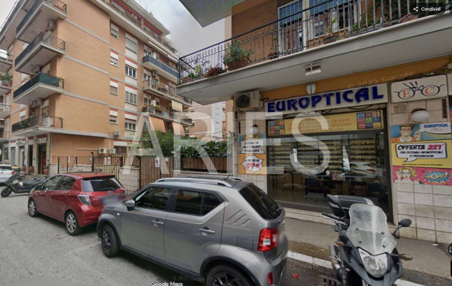 Box o garage in affitto a Roma