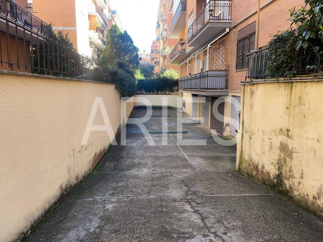 Box o garage in affitto a Roma