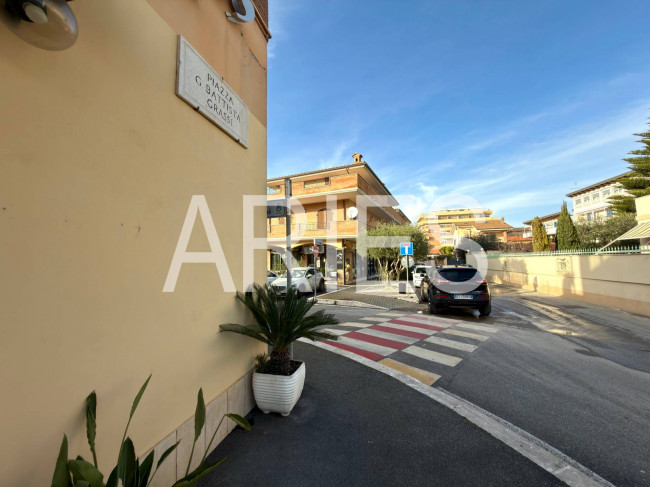 Attività commerciale in vendita a Fiumicino