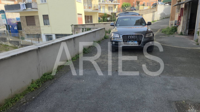 Locale commerciale in vendita a Roma