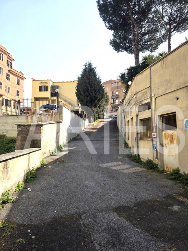 Locale commerciale in vendita a Roma