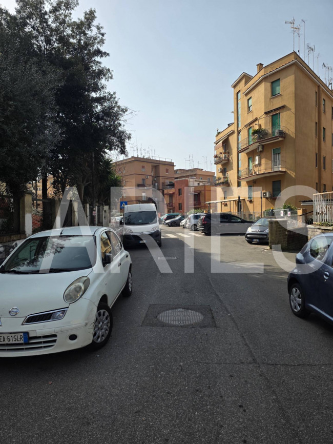 Locale commerciale in vendita a Roma