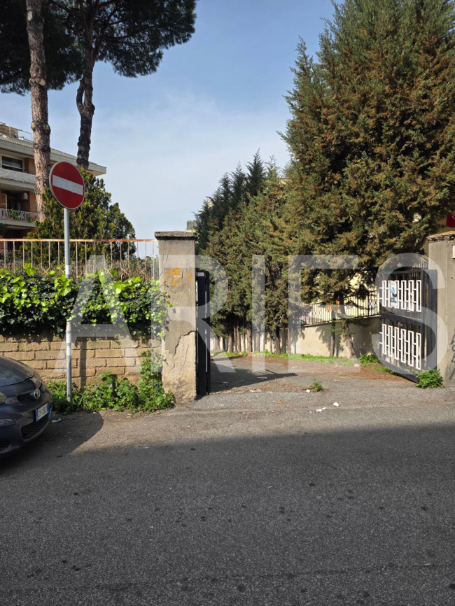 Locale commerciale in vendita a Roma