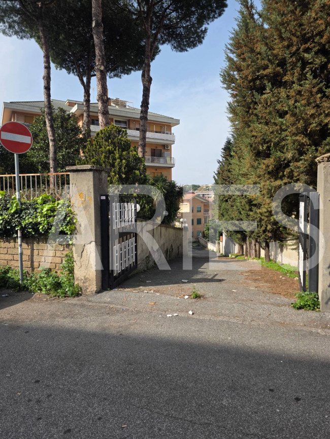 Locale commerciale in vendita a Roma