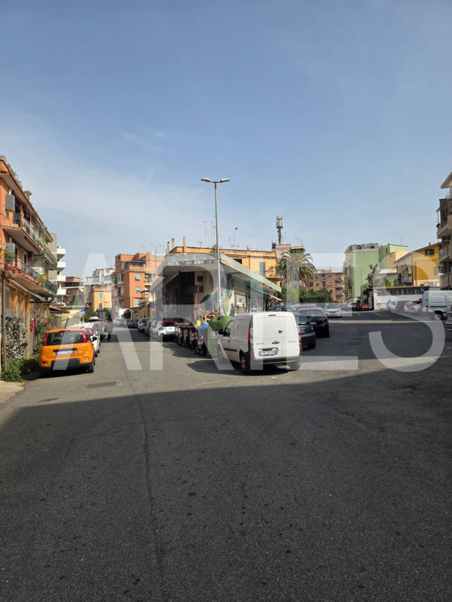Locale commerciale in vendita a Roma