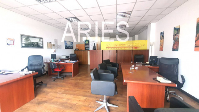 Locale commerciale in vendita a Fiumicino