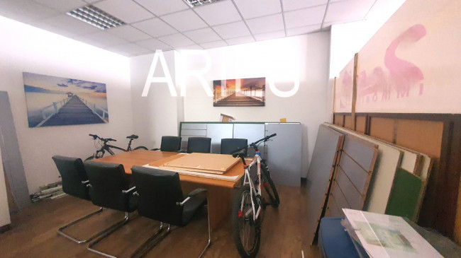 Locale commerciale in vendita a Fiumicino