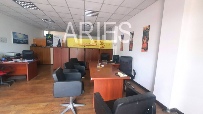 Locale commerciale in vendita a Fiumicino