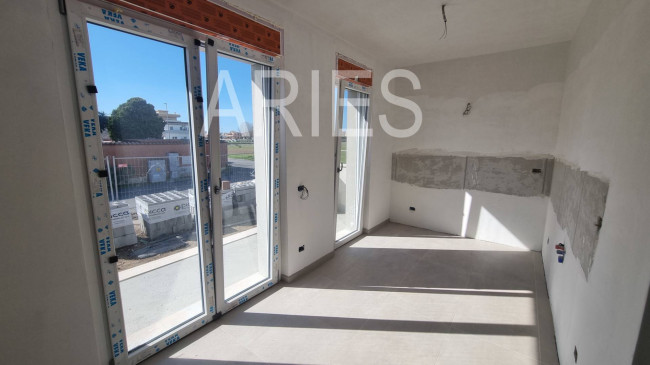 VILLA QUADRIFAMILIARE in vendita a Fiumicino