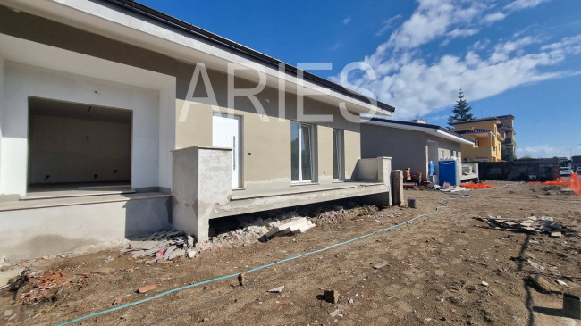 VILLA QUADRIFAMILIARE in vendita a Fiumicino