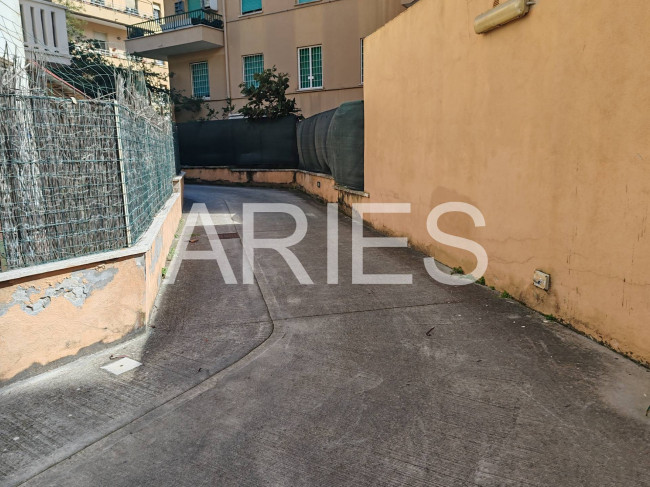 Box o garage in vendita a Roma